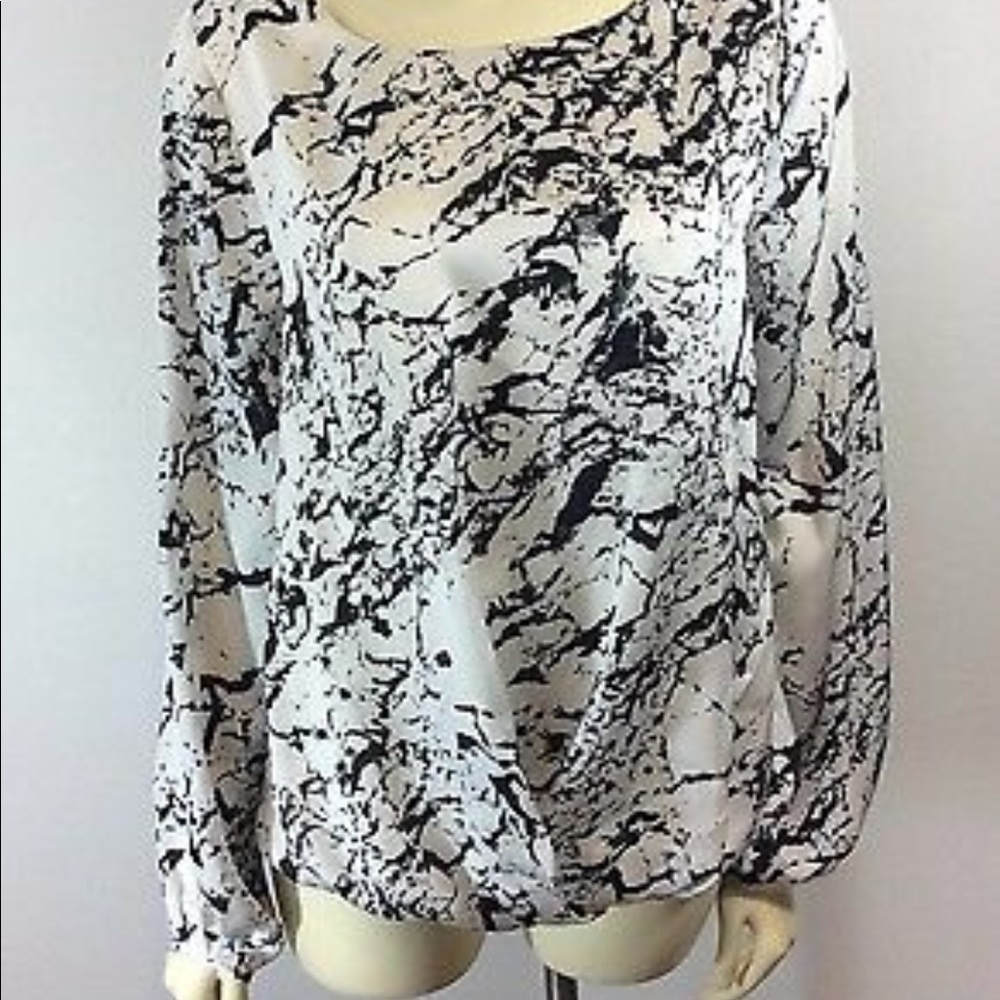 A Vince Camuto Silk Marble Design B&W Blouse